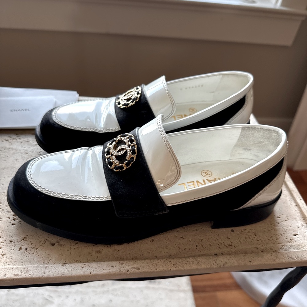 Chanel FW22-23 Patent/Suede Loafers IT37 - Worn Once with Box